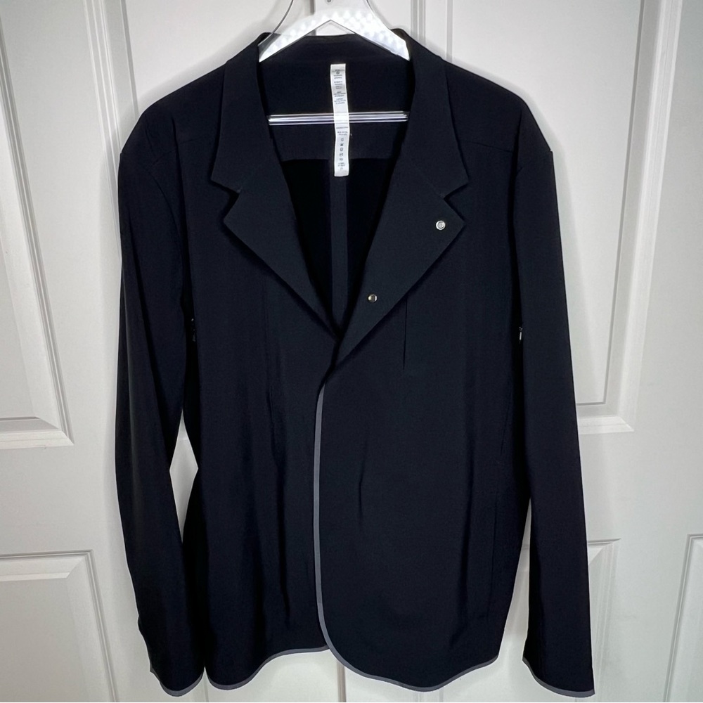 lululemon athletica Men's Black Tech Jacket - Picture 3 of 9